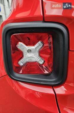 Позашляховик / Кросовер Jeep Renegade 2016 в 