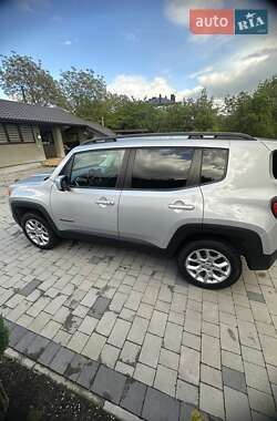 Внедорожник / Кроссовер Jeep Renegade 2016 в 