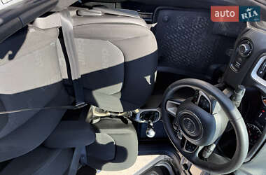 Внедорожник / Кроссовер Jeep Renegade 2015 в 