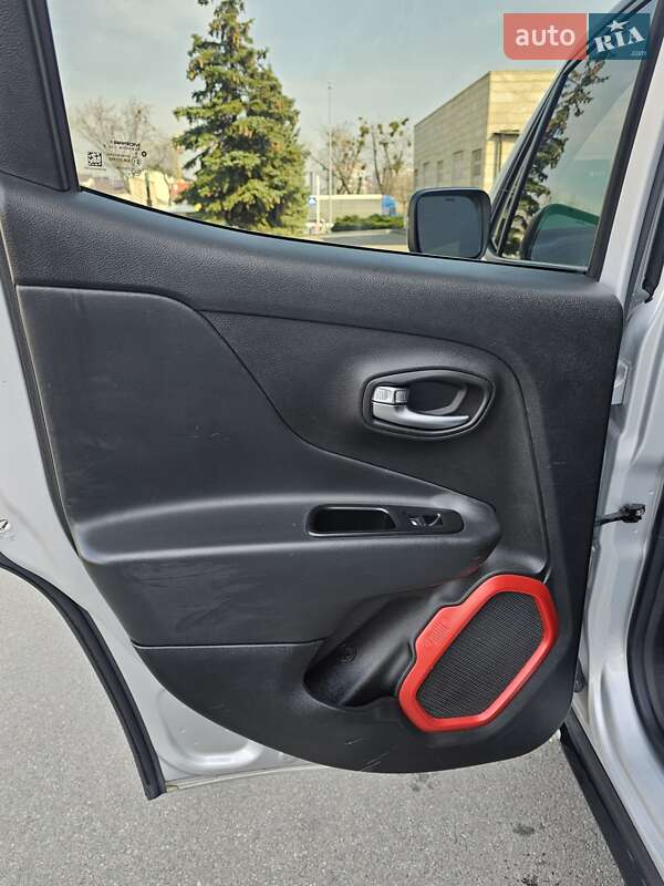 Позашляховик / Кросовер Jeep Renegade 2015 в Києві
