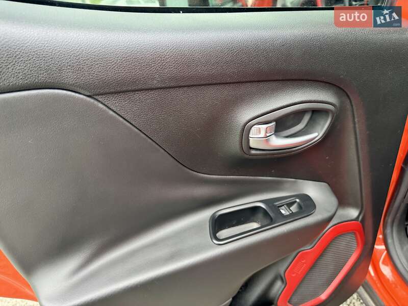 Внедорожник / Кроссовер Jeep Renegade 2015 в Сумах