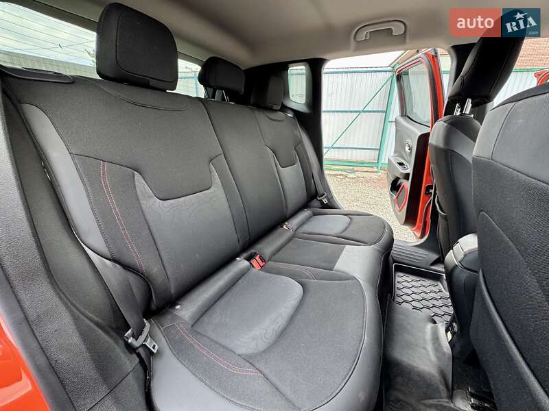 Внедорожник / Кроссовер Jeep Renegade 2015 в Сумах