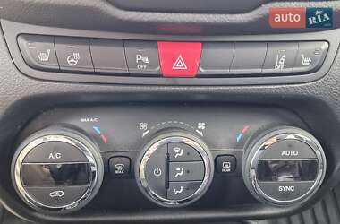 Внедорожник / Кроссовер Jeep Renegade 2017 в 