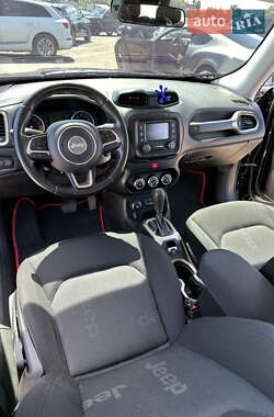 Внедорожник / Кроссовер Jeep Renegade 2017 в 