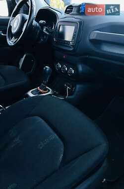 Внедорожник / Кроссовер Jeep Renegade 2016 в 