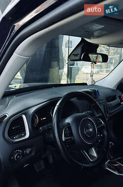 Внедорожник / Кроссовер Jeep Renegade 2016 в 