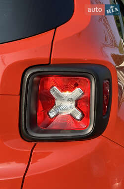 Внедорожник / Кроссовер Jeep Renegade 2015 в 