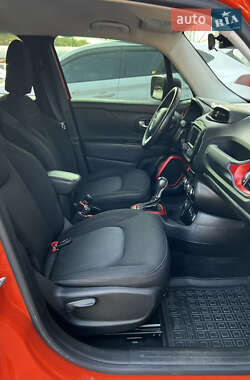 Внедорожник / Кроссовер Jeep Renegade 2015 в 
