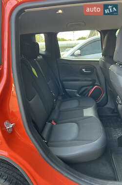 Внедорожник / Кроссовер Jeep Renegade 2015 в 