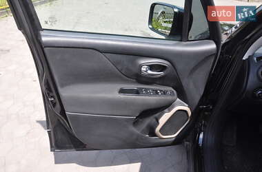 Внедорожник / Кроссовер Jeep Renegade 2016 в 