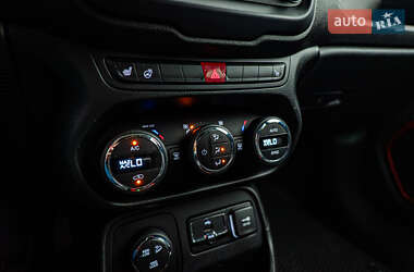 Внедорожник / Кроссовер Jeep Renegade 2017 в 