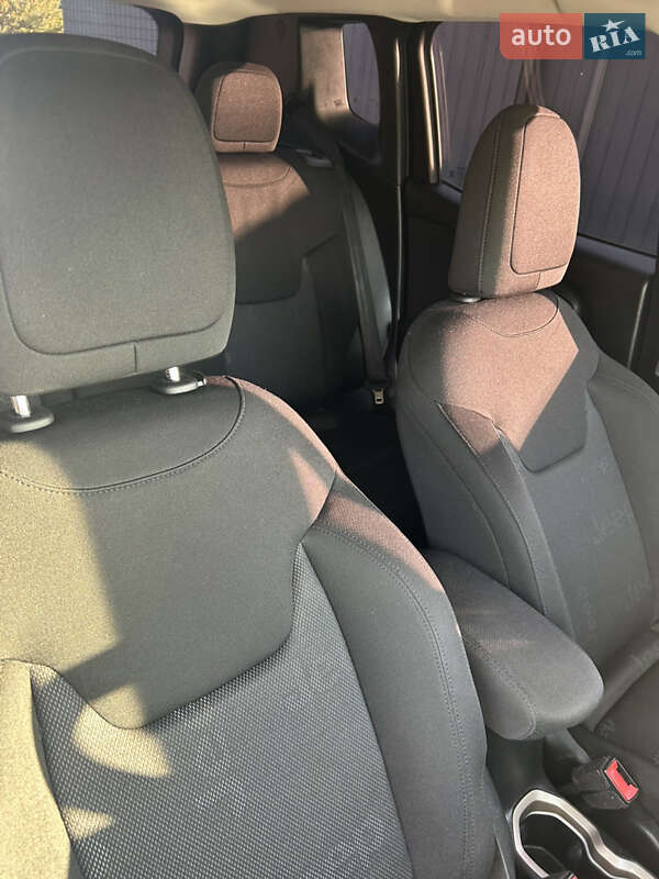 Внедорожник / Кроссовер Jeep Renegade 2016 в Киеве