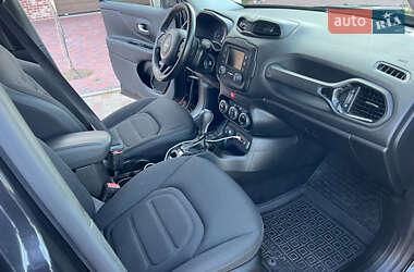 Внедорожник / Кроссовер Jeep Renegade 2016 в 