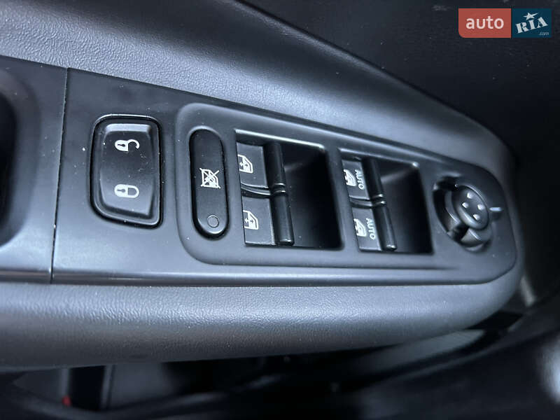 Позашляховик / Кросовер Jeep Renegade 2016 в Чернівцях