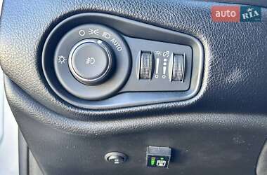 Внедорожник / Кроссовер Jeep Renegade 2016 в 