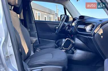 Внедорожник / Кроссовер Jeep Renegade 2016 в 