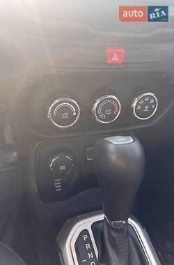 Внедорожник / Кроссовер Jeep Renegade 2017 в 