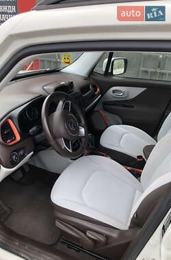 Внедорожник / Кроссовер Jeep Renegade 2015 в 