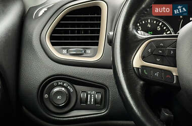 Внедорожник / Кроссовер Jeep Renegade 2016 в 