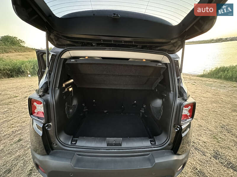 Внедорожник / Кроссовер Jeep Renegade 2018 в Одессе