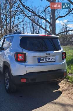 Позашляховик / Кросовер Jeep Renegade 2015 в 