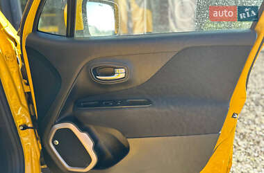 Внедорожник / Кроссовер Jeep Renegade 2016 в 