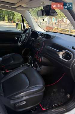 Внедорожник / Кроссовер Jeep Renegade 2016 в 
