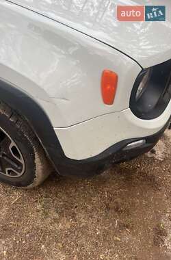 Внедорожник / Кроссовер Jeep Renegade 2016 в 