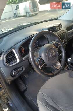 Внедорожник / Кроссовер Jeep Renegade 2015 в 