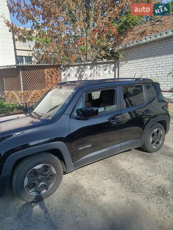 Внедорожник / Кроссовер Jeep Renegade 2015 в Киеве
