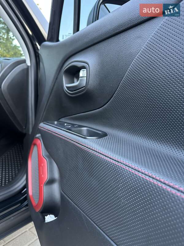 Внедорожник / Кроссовер Jeep Renegade 2018 в Киеве