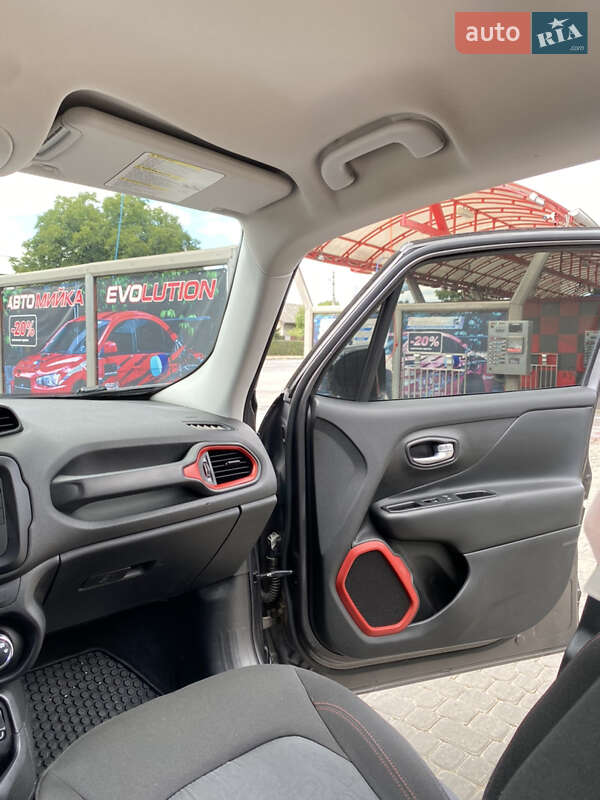 Внедорожник / Кроссовер Jeep Renegade 2016 в Ивано-Франковске