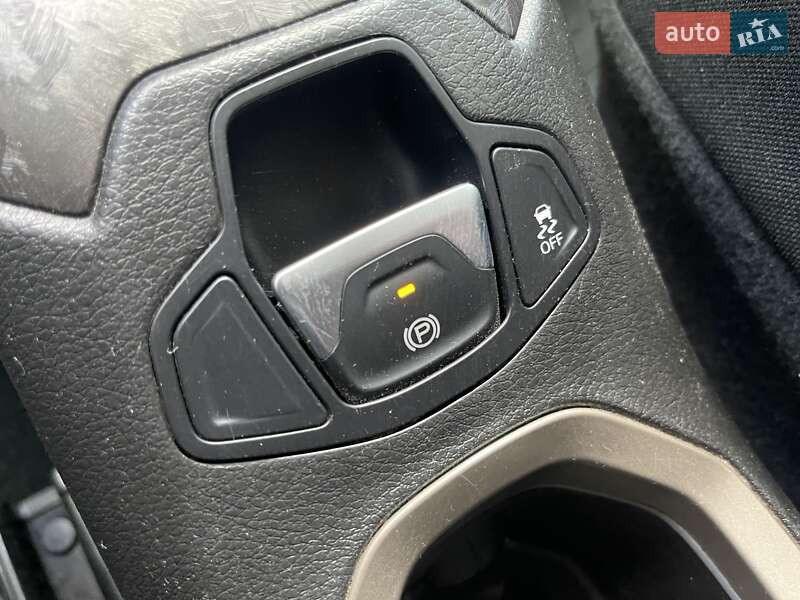 Внедорожник / Кроссовер Jeep Renegade 2016 в Львове