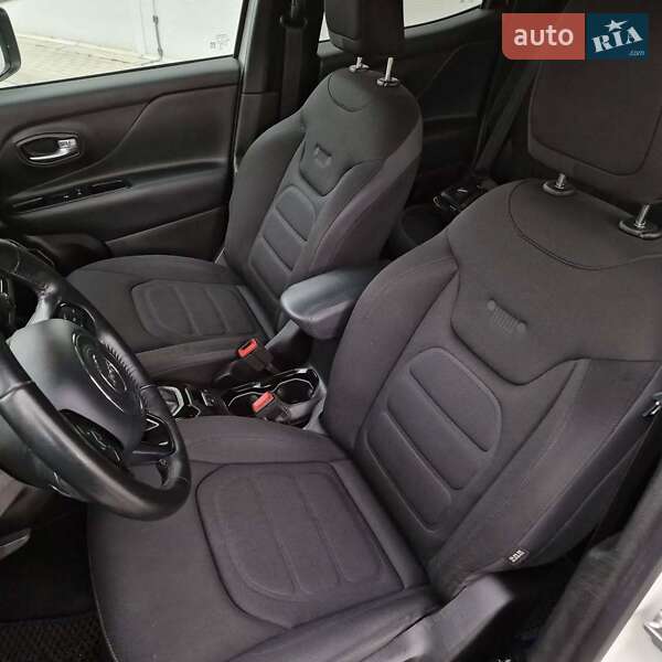 Внедорожник / Кроссовер Jeep Renegade 2016 в Черкассах