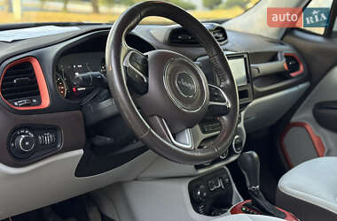 Внедорожник / Кроссовер Jeep Renegade 2016 в 
