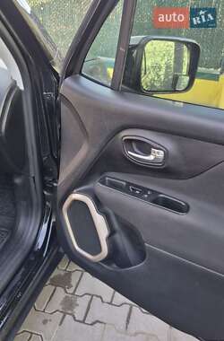 Внедорожник / Кроссовер Jeep Renegade 2015 в 