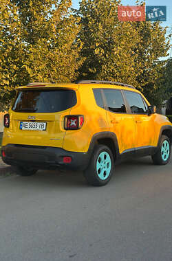 Внедорожник / Кроссовер Jeep Renegade 2016 в 