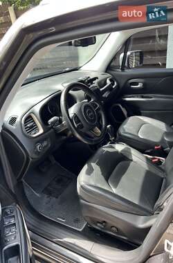 Внедорожник / Кроссовер Jeep Renegade 2016 в 