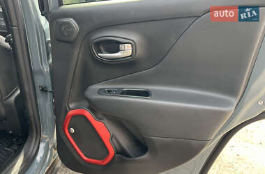 Внедорожник / Кроссовер Jeep Renegade 2016 в 