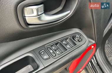 Внедорожник / Кроссовер Jeep Renegade 2015 в 