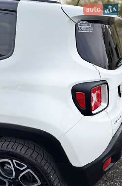 Внедорожник / Кроссовер Jeep Renegade 2016 в 
