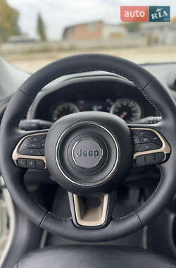 Внедорожник / Кроссовер Jeep Renegade 2016 в 