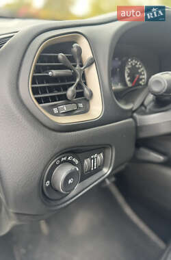 Внедорожник / Кроссовер Jeep Renegade 2016 в 