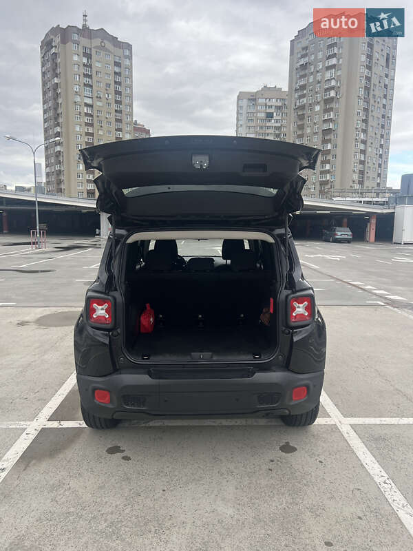 Внедорожник / Кроссовер Jeep Renegade 2016 в Киеве