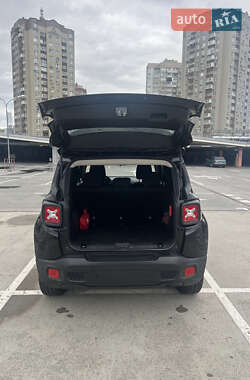 Внедорожник / Кроссовер Jeep Renegade 2016 в 