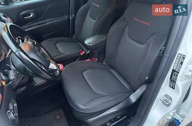 Внедорожник / Кроссовер Jeep Renegade 2016 в 