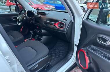 Внедорожник / Кроссовер Jeep Renegade 2016 в 