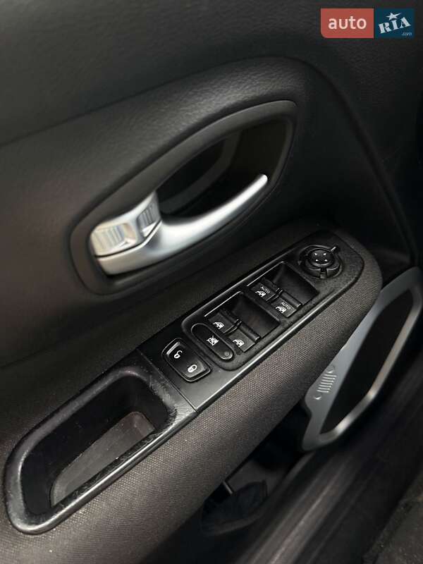 Позашляховик / Кросовер Jeep Renegade 2019 в Києві