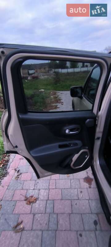 Внедорожник / Кроссовер Jeep Renegade 2016 в Николаеве