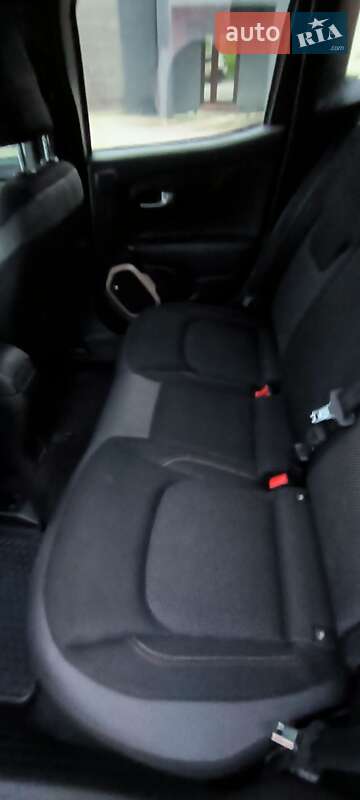 Внедорожник / Кроссовер Jeep Renegade 2016 в Николаеве